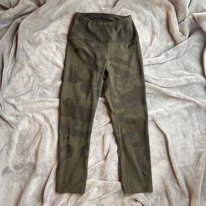 Northface Camo Capri leggings